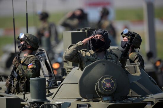 Тренировка военной техники к параду Победы в Екатеринбурге