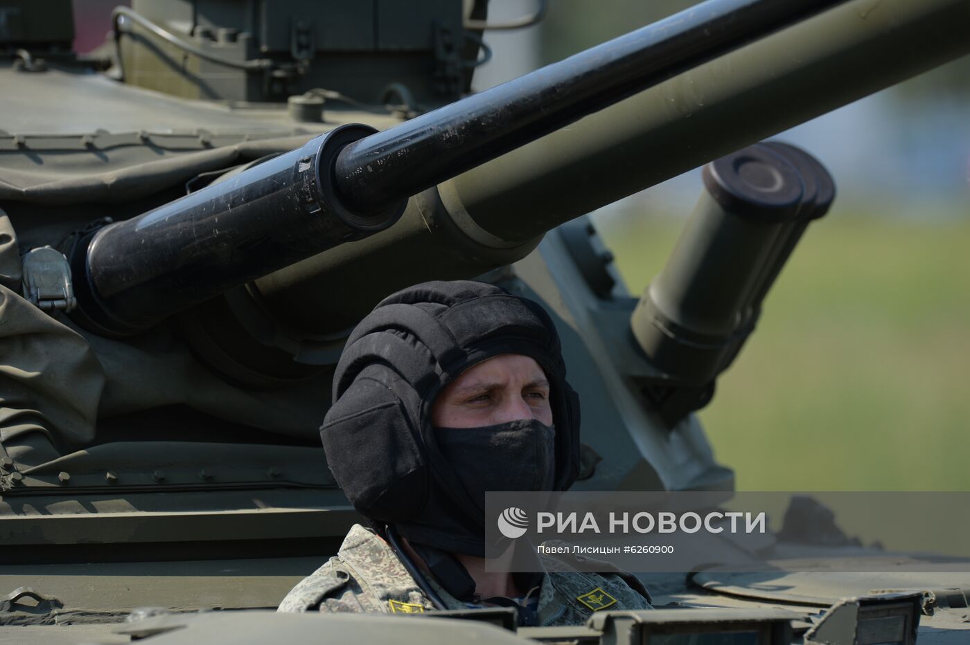 Тренировка военной техники к параду Победы в Екатеринбурге