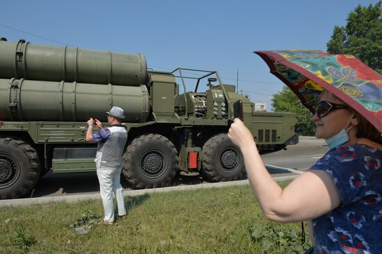 Тренировка военной техники к параду Победы в Екатеринбурге