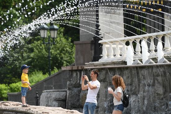 Открытие фонтанов в Москве