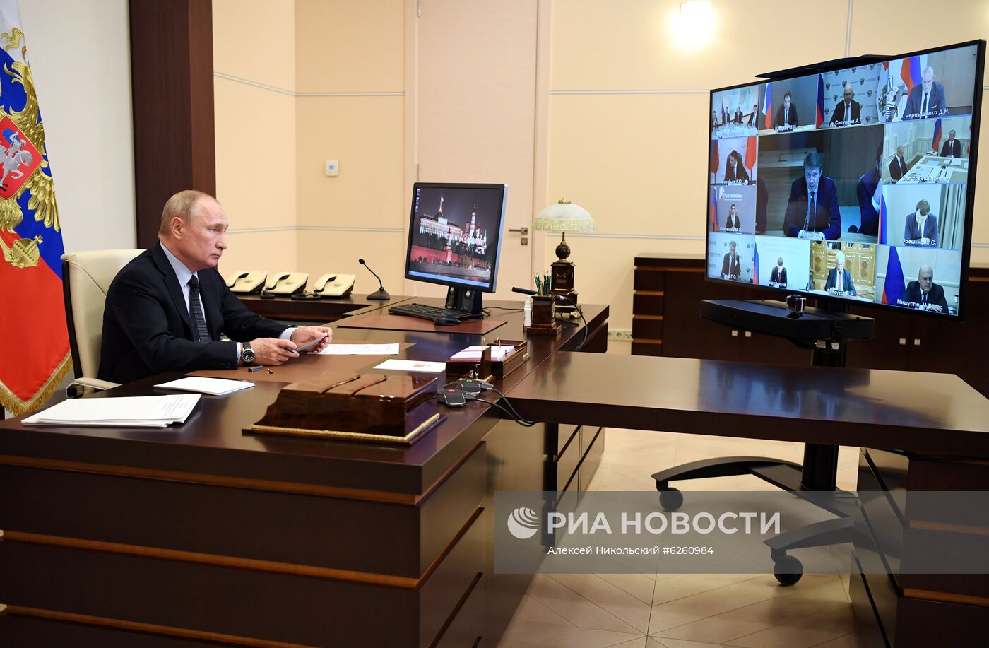 Президент РФ В. Путин провел совещание по информационным технологиям и связи