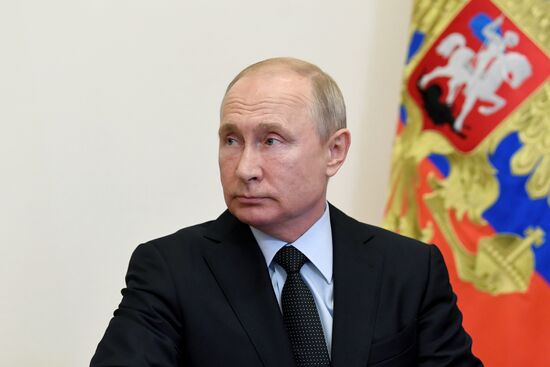 Президент РФ В. Путин провел совещание по информационным технологиям и связи