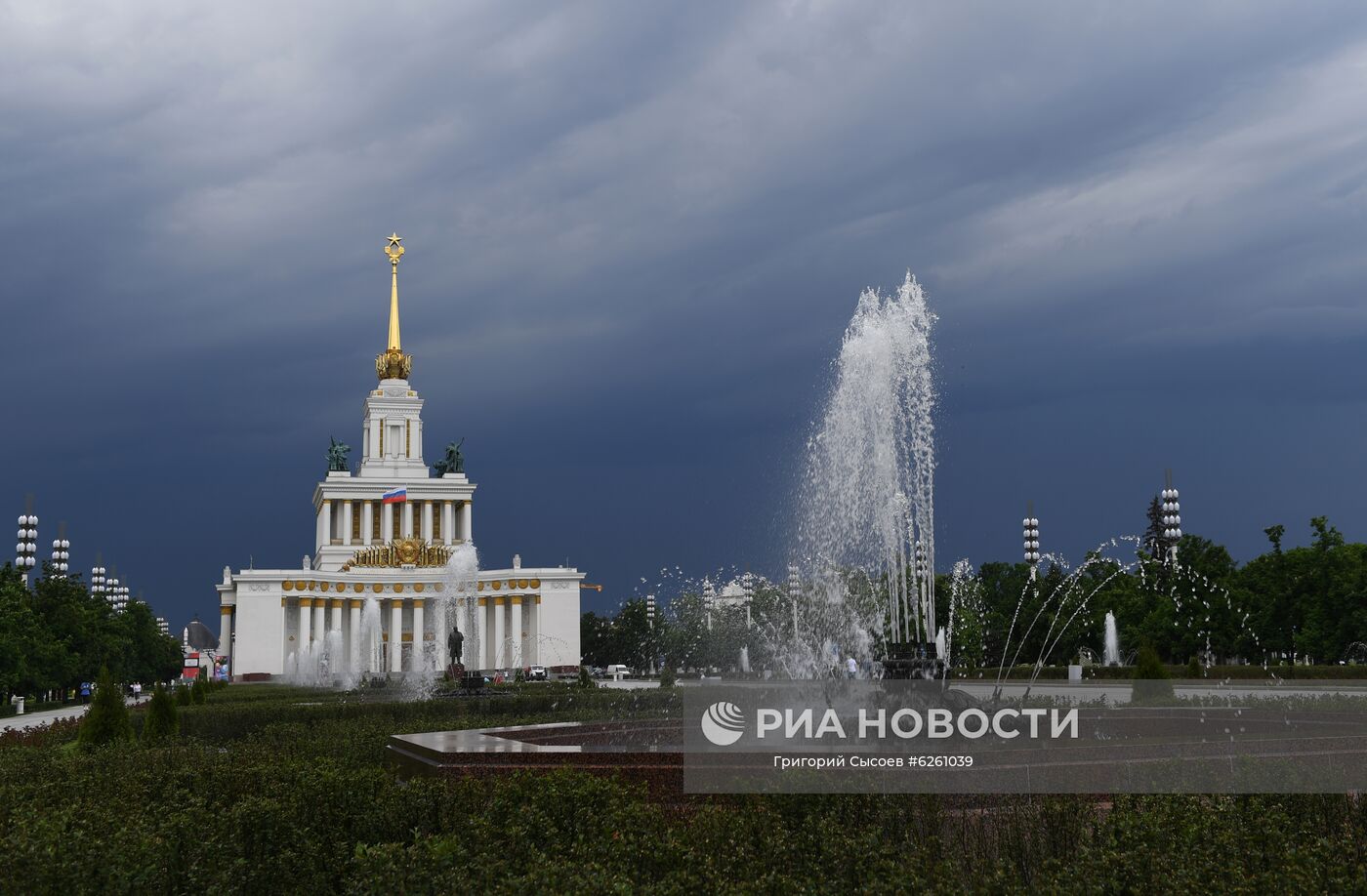 Открытие фонтанов в Москве