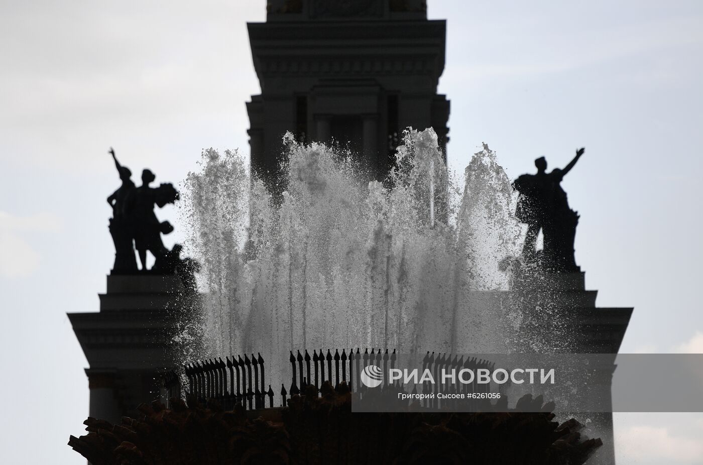 Открытие фонтанов в Москве