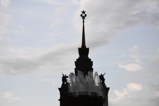 Открытие фонтанов в Москве 