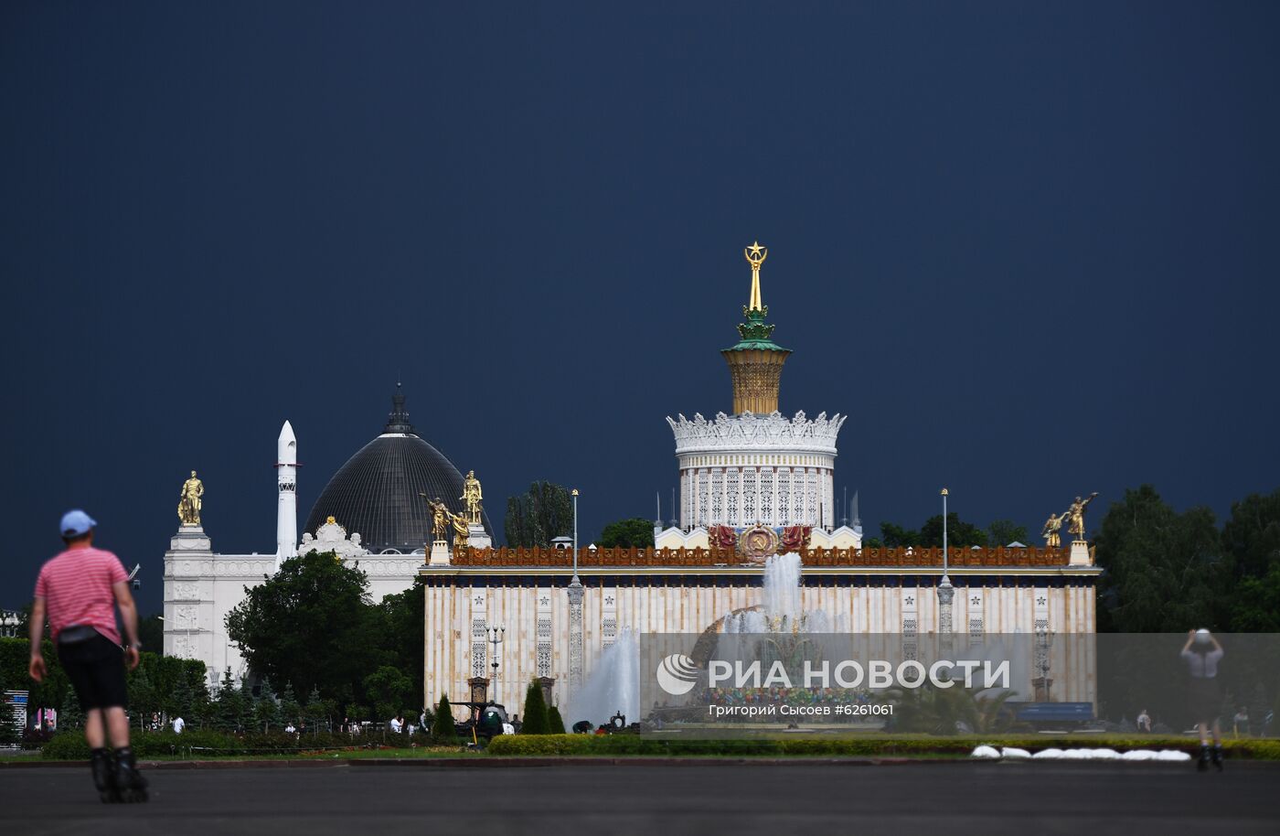 Открытие фонтанов в Москве 