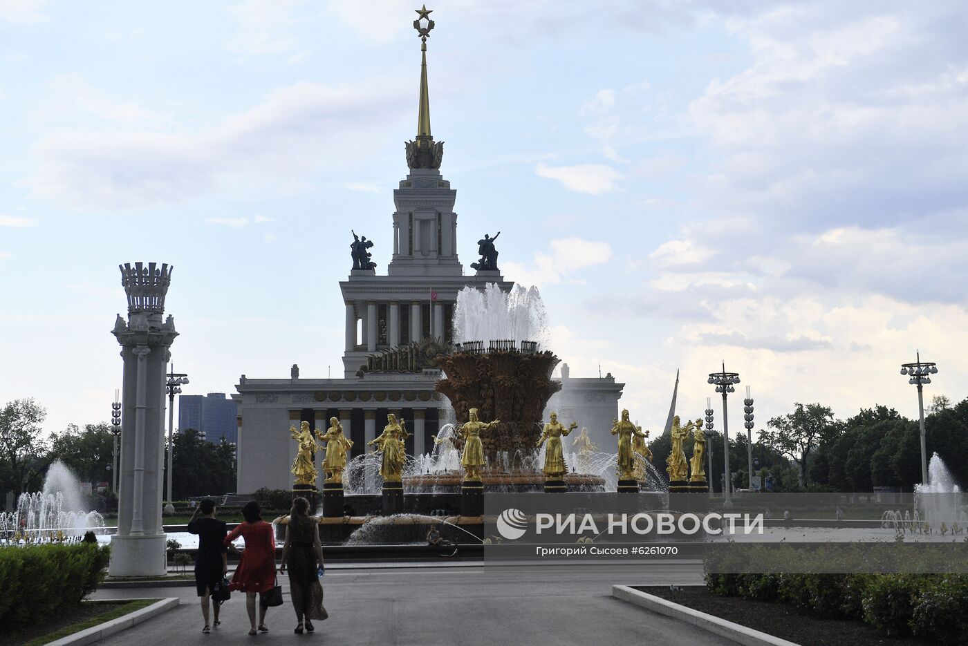 Открытие фонтанов в Москве 