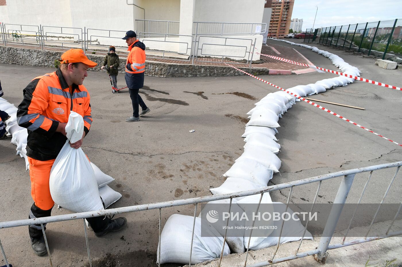 В Красноярске ввели режим ЧС у жилого дома из-за оползня