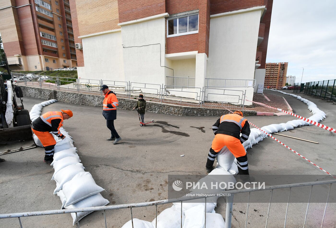 В Красноярске ввели режим ЧС у жилого дома из-за оползня