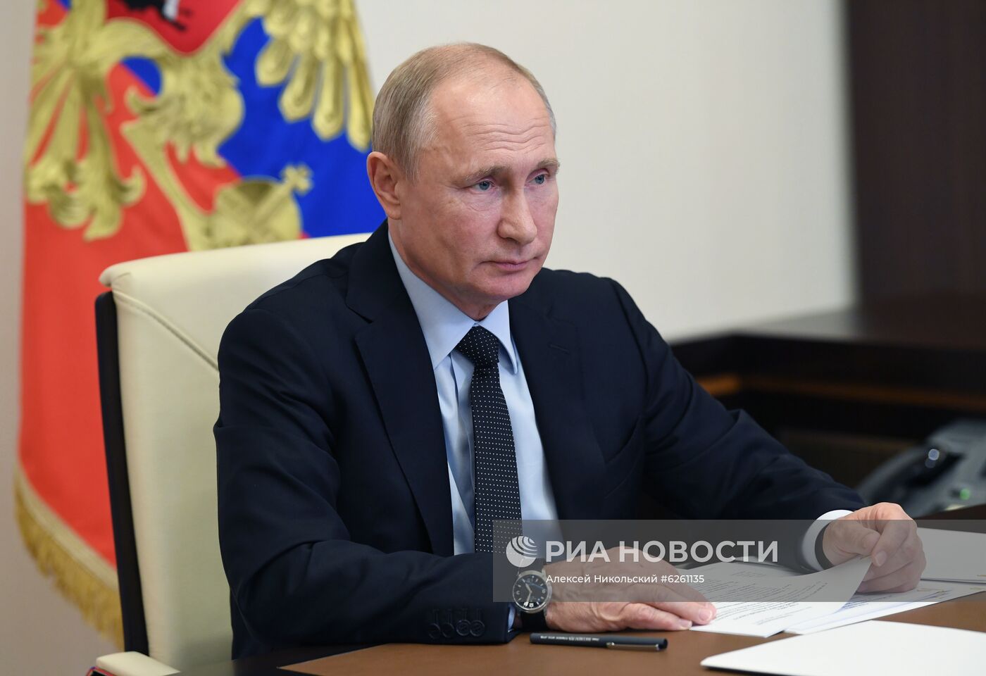 Президент РФ В. Путин встретился с губернатором Ленинградской области А. Дрозденко