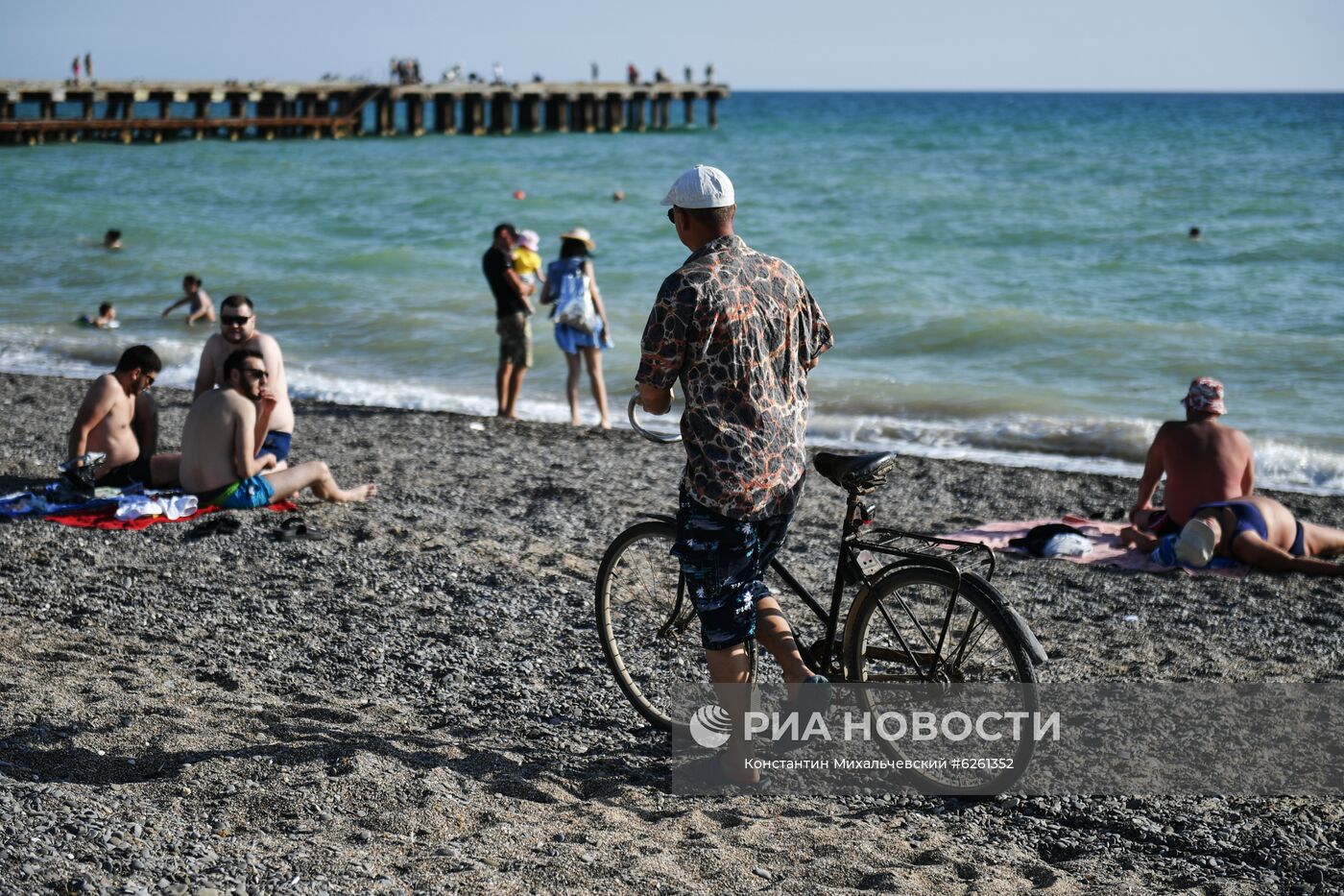 Город Саки в Крыму в преддверии курортного сезона