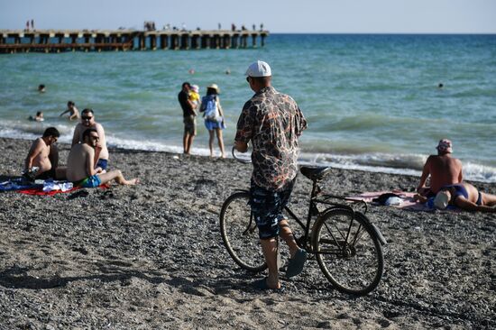 Город Саки в Крыму в преддверии курортного сезона