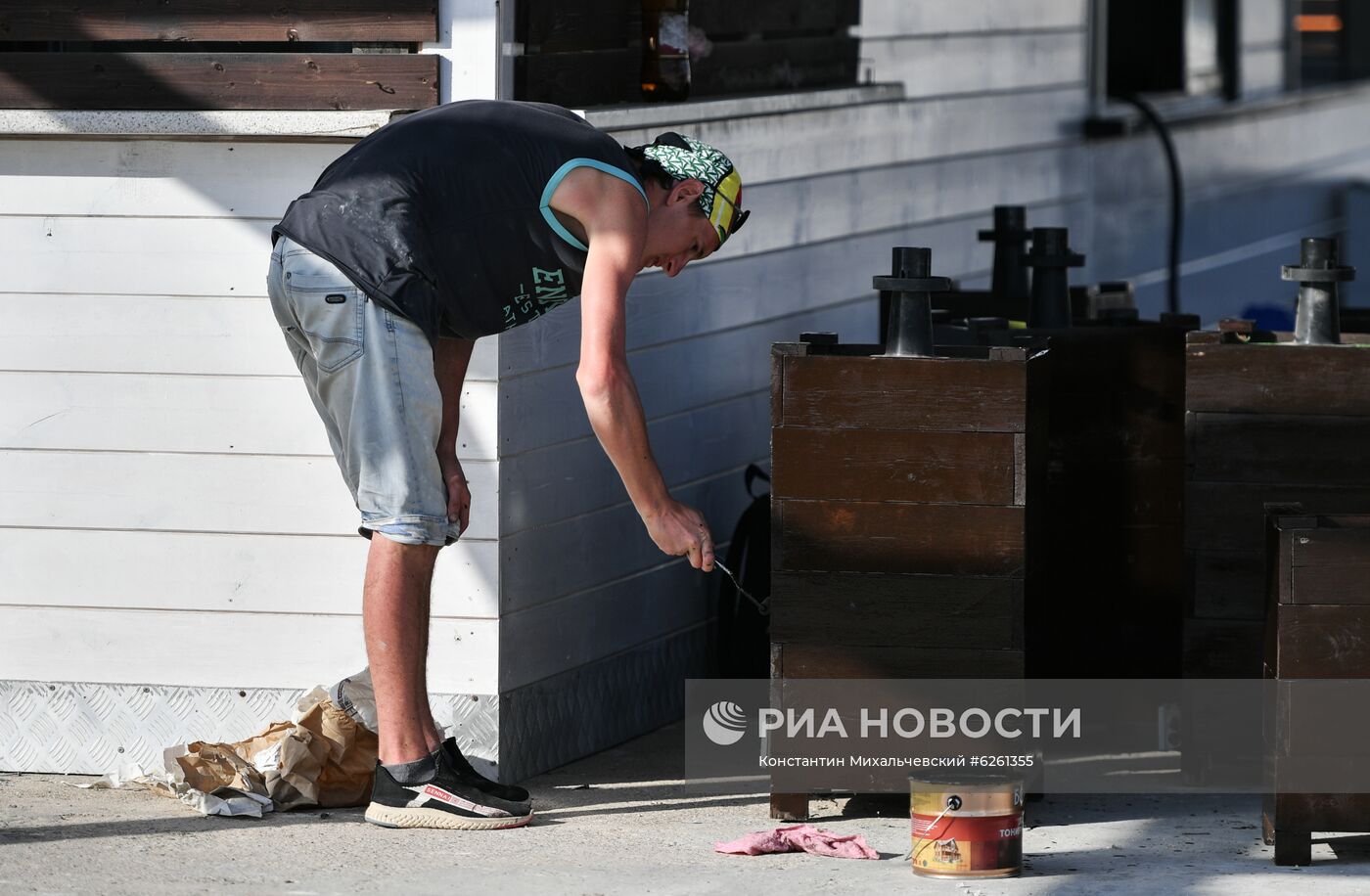 Город Саки в Крыму в преддверии курортного сезона