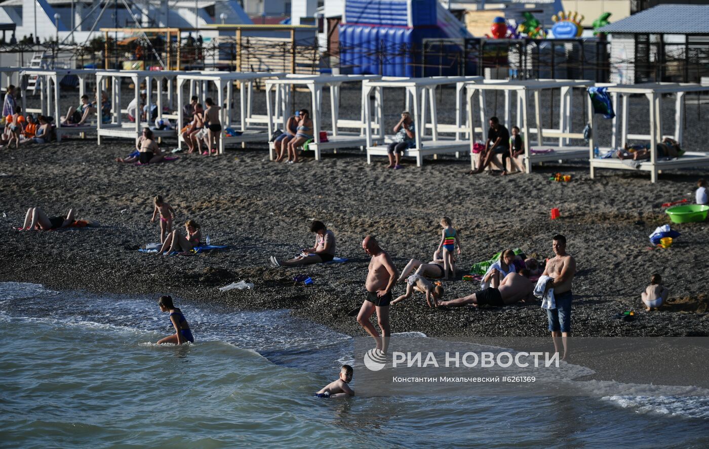 Город Саки в Крыму в преддверии курортного сезона