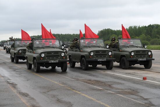 Тренировка военнослужащих ЗВО к параду Победы