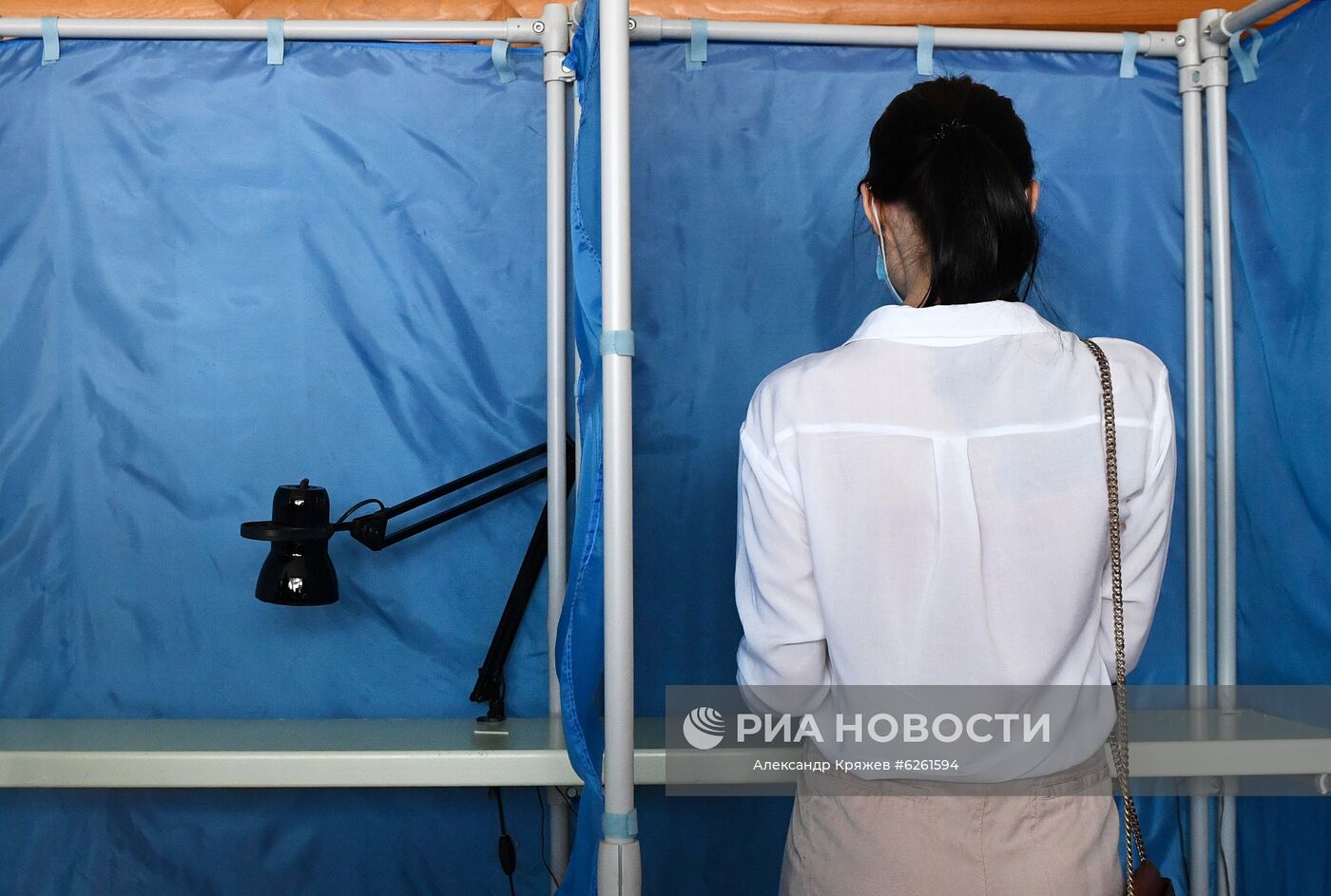 Участок для голосования по поправкам в Конституцию в Новосибирске