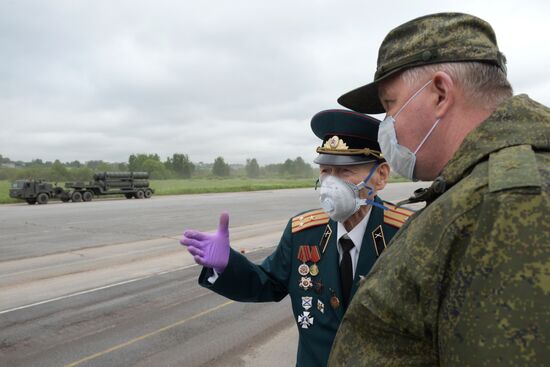 Тренировка военнослужащих ЗВО к параду Победы