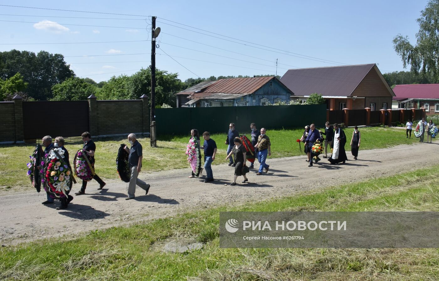 Похороны С. Захарова, погибшего в ДТП с участием М. Ефремова