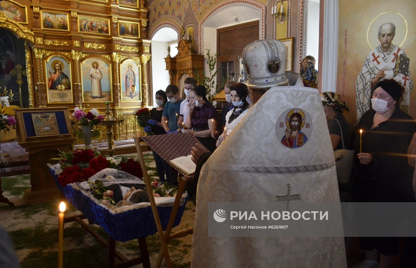 Похороны С. Захарова, погибшего в ДТП с участием М. Ефремова