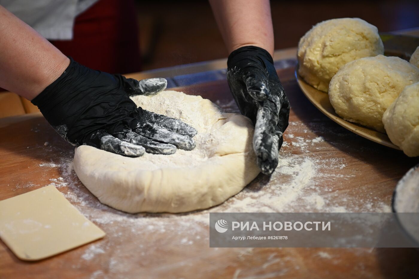 Акция "Испеки пироги и скажи: "Спасибо!" в рамках празднования Дня России в Сочи