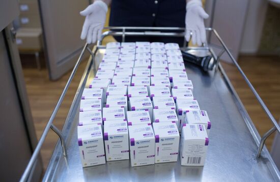 Отечественный препарат "Авифавир" для лечения COVID-19 начали поставлять в регионы России
