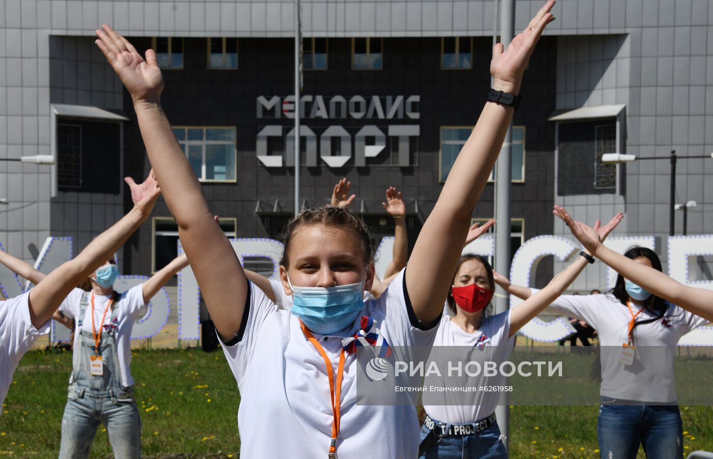 Российский флаг развернули на Титовской сопке в Чите