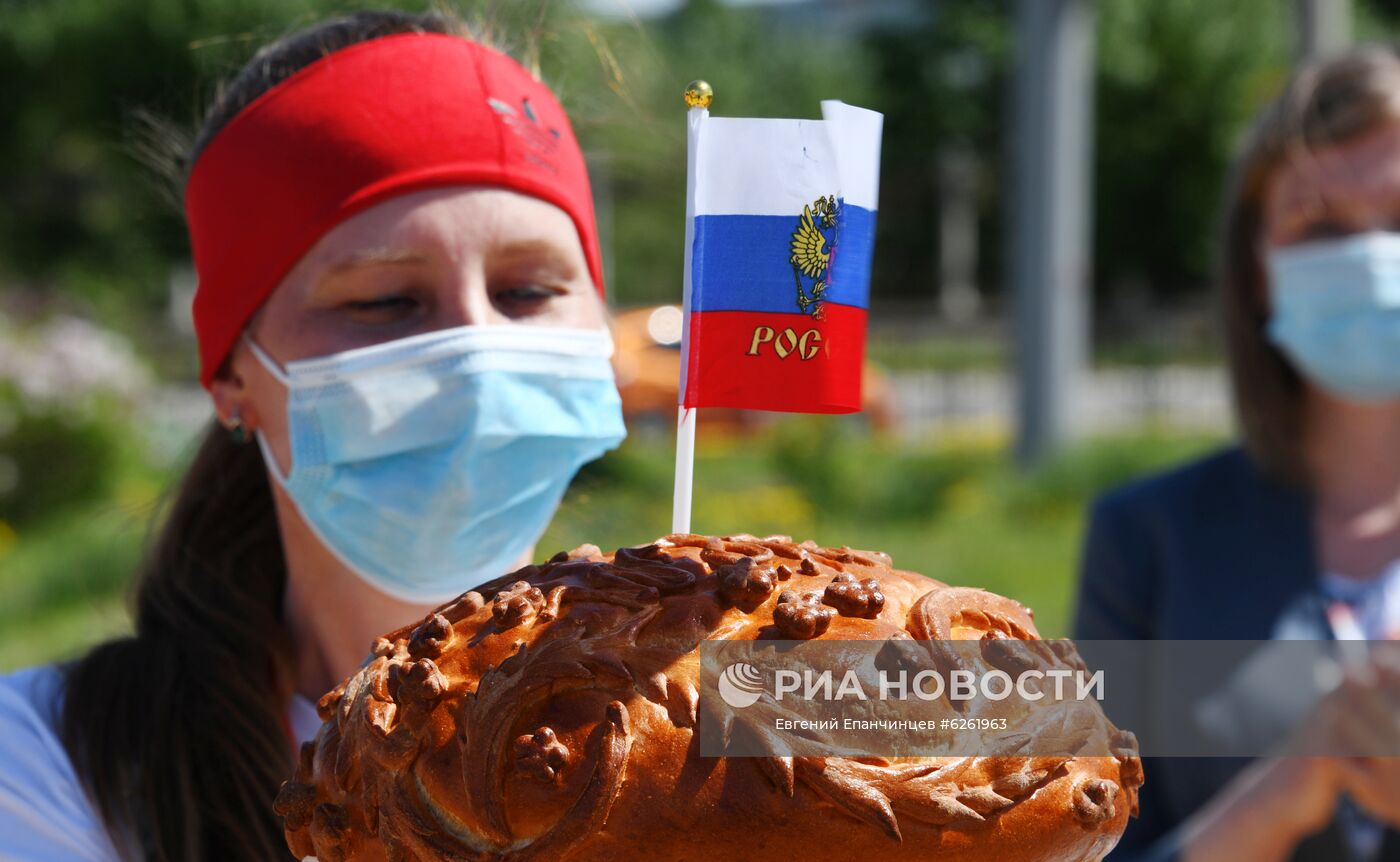 Российский флаг развернули на Титовской сопке в Чите 