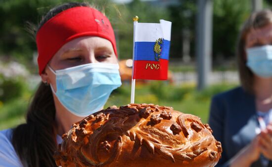 Российский флаг развернули на Титовской сопке в Чите 