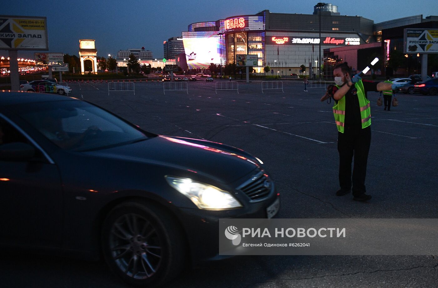 Открытие первого автокинотеатра сети "Каро" в Москве