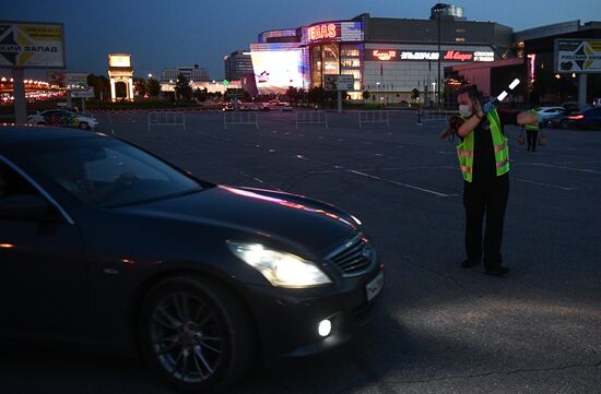 Открытие первого автокинотеатра сети "Каро" в Москве