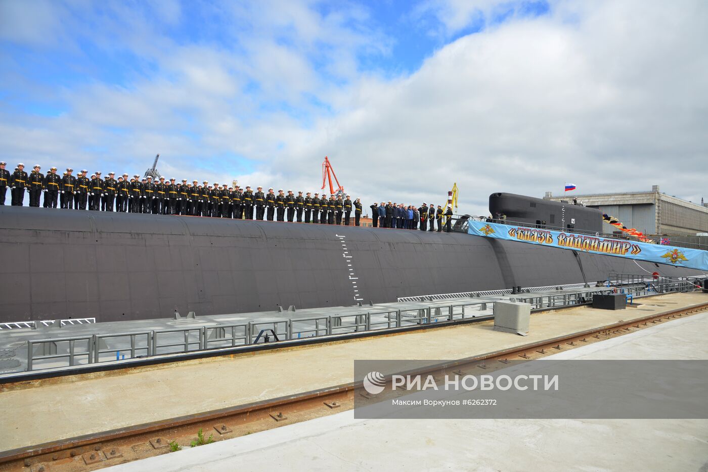 Поднятие Андреевского флага на атомной подводной лодке "Князь Владимир"