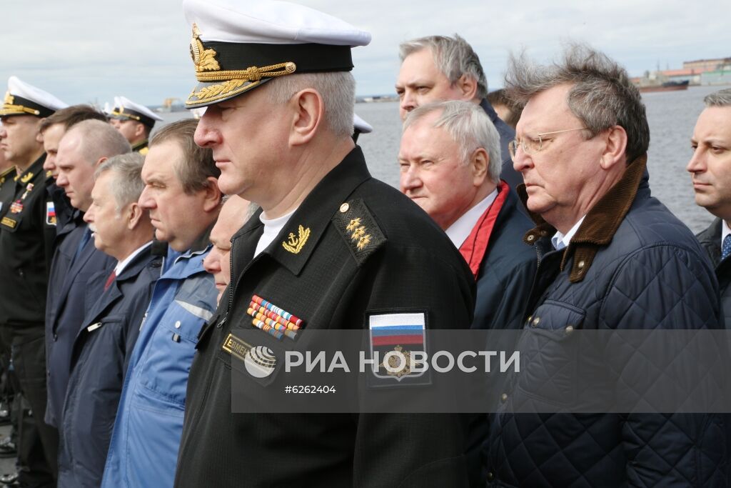 Поднятие Андреевского флага на атомной подводной лодке "Князь Владимир"