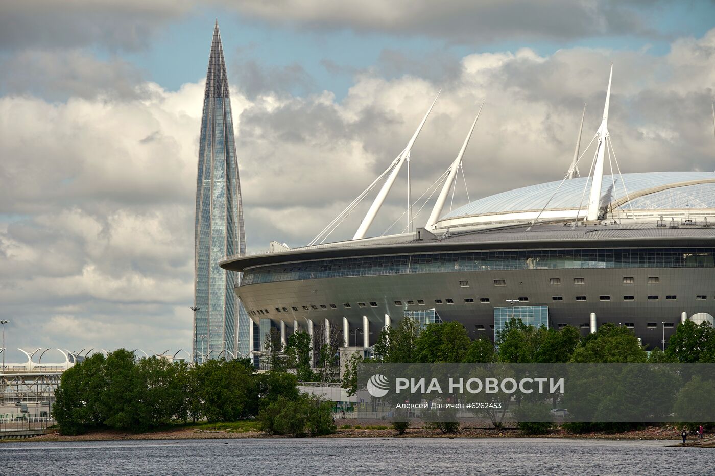 Стадион "Газпром-арена" в Санкт-Петербурге