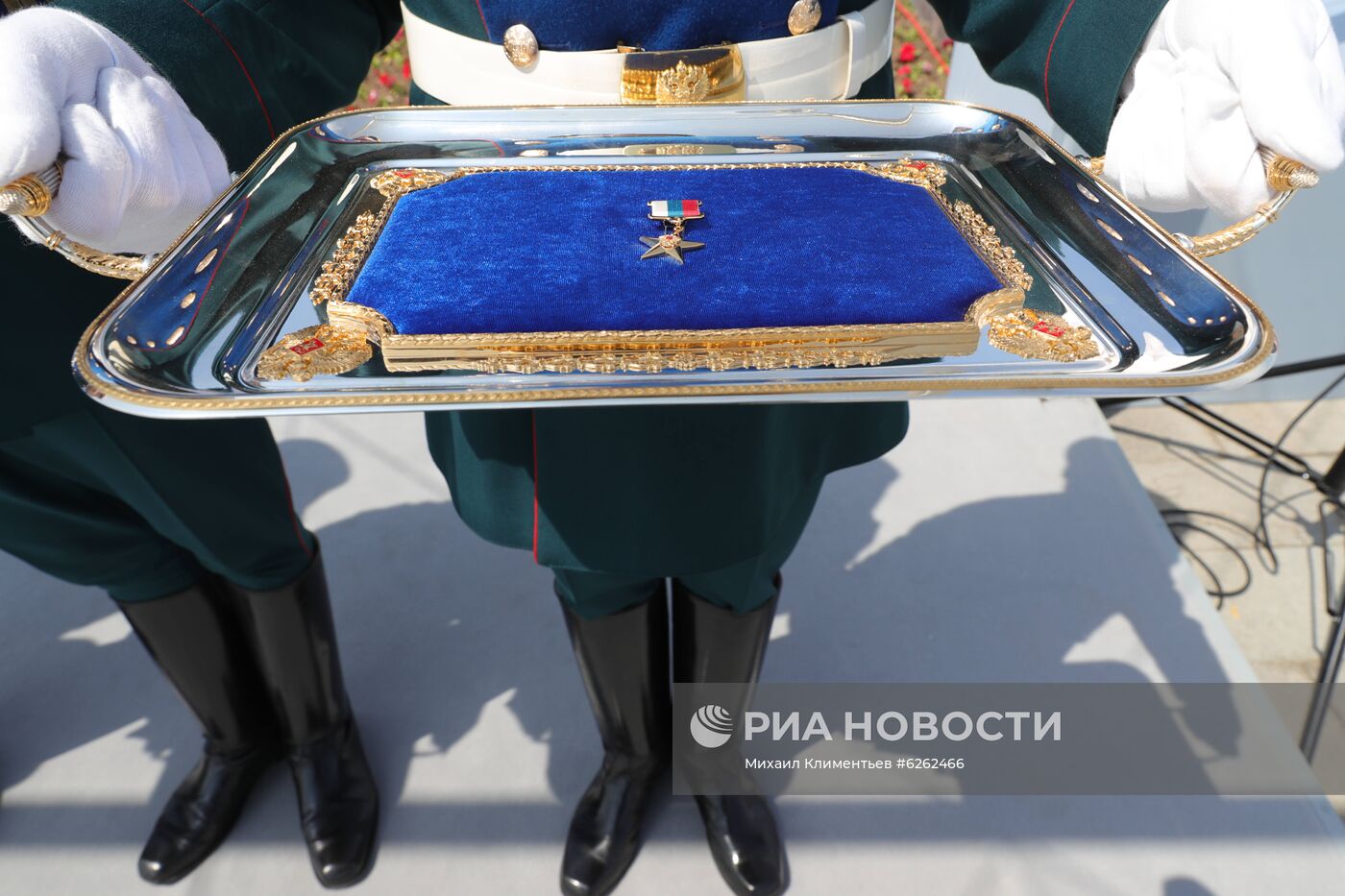 Президент РФ В. Путин вручил золотые звезды Героям Труда на Поклонной горе
