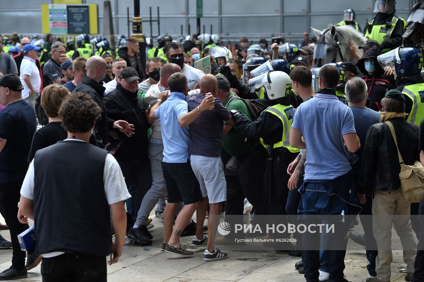 Протесты против полицейского произвола в Великобритании