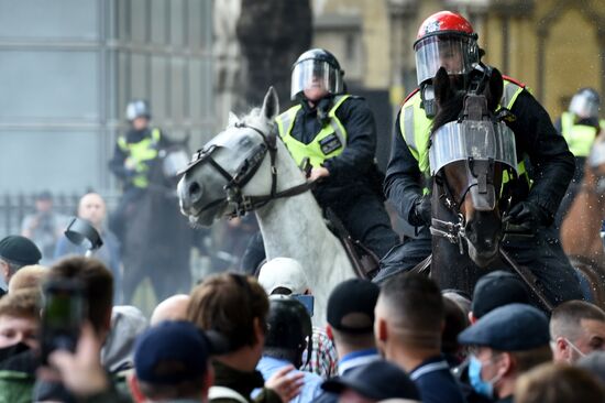 Протесты против полицейского произвола в Великобритании