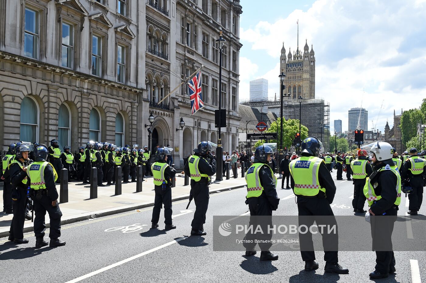 Протесты против полицейского произвола в Великобритании