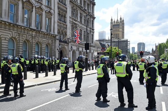 Протесты против полицейского произвола в Великобритании