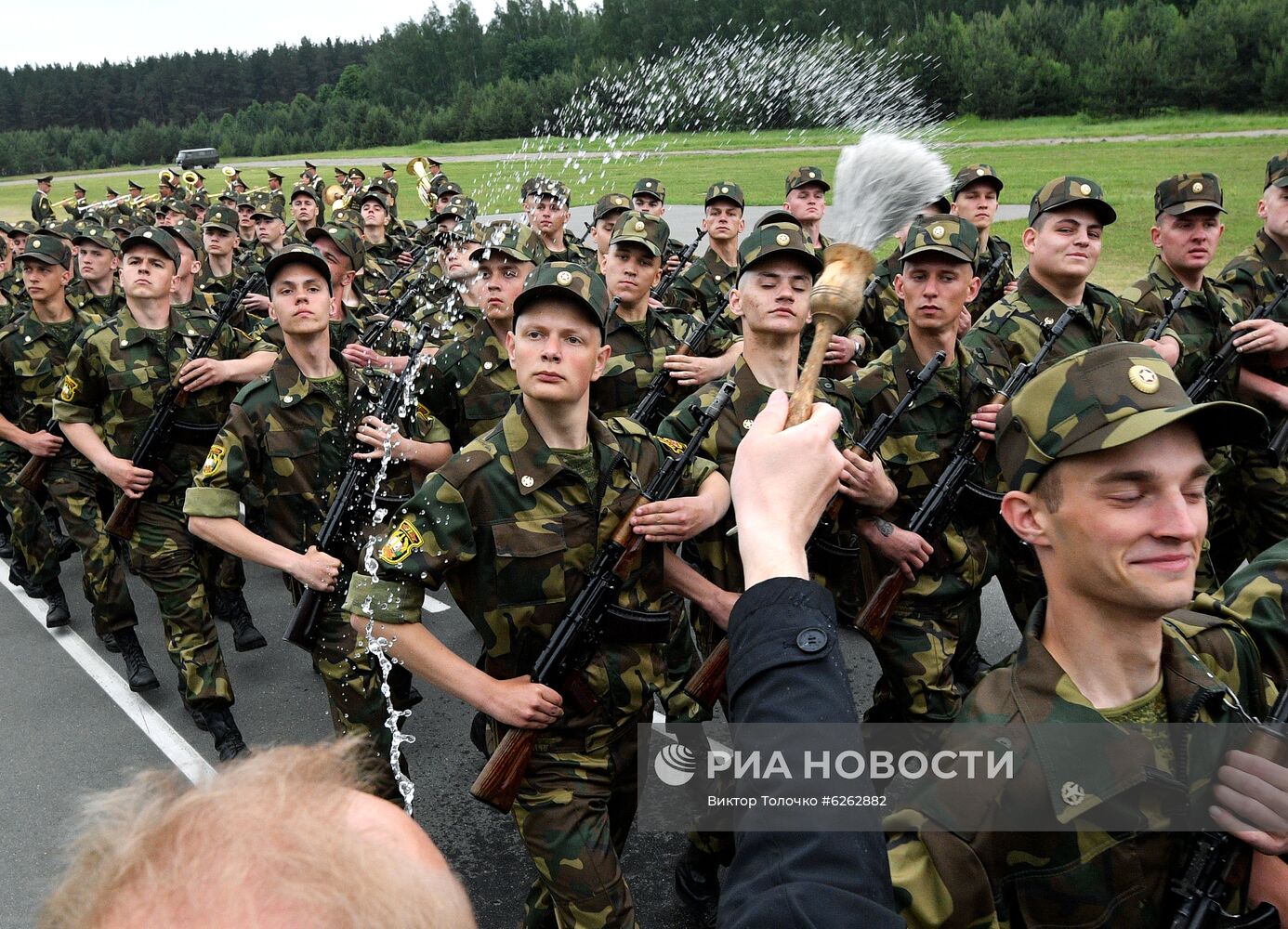 Принятие присяги военнослужащими вооруженных сил Белоруссии