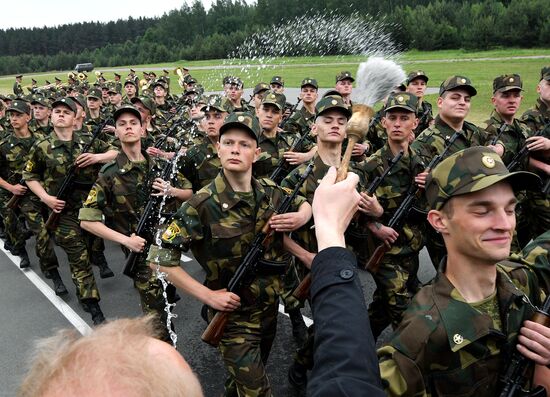 Принятие присяги военнослужащими вооруженных сил Белоруссии