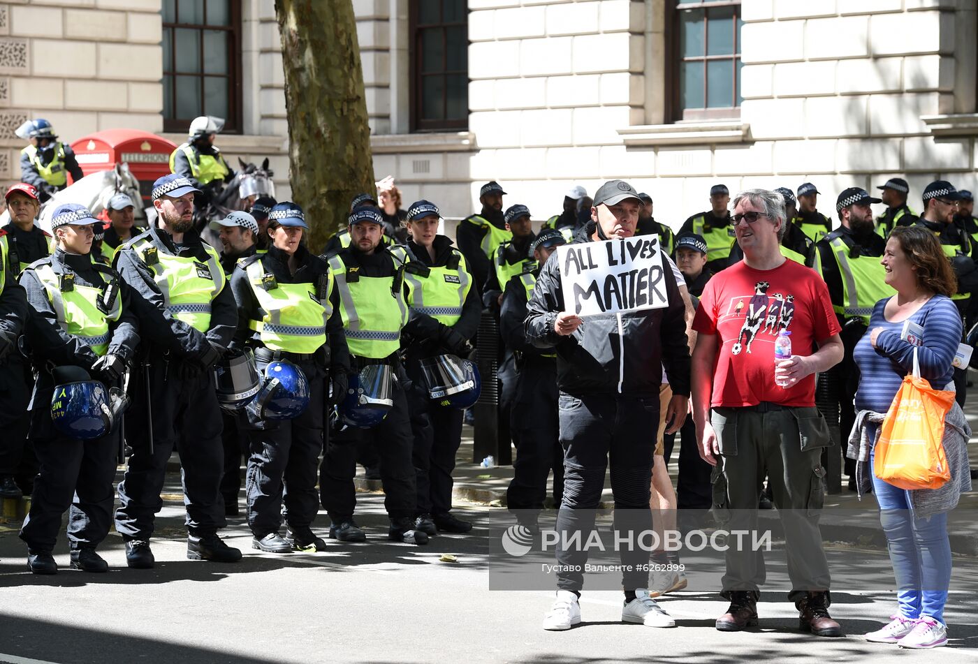 Протесты против полицейского произвола в Великобритании