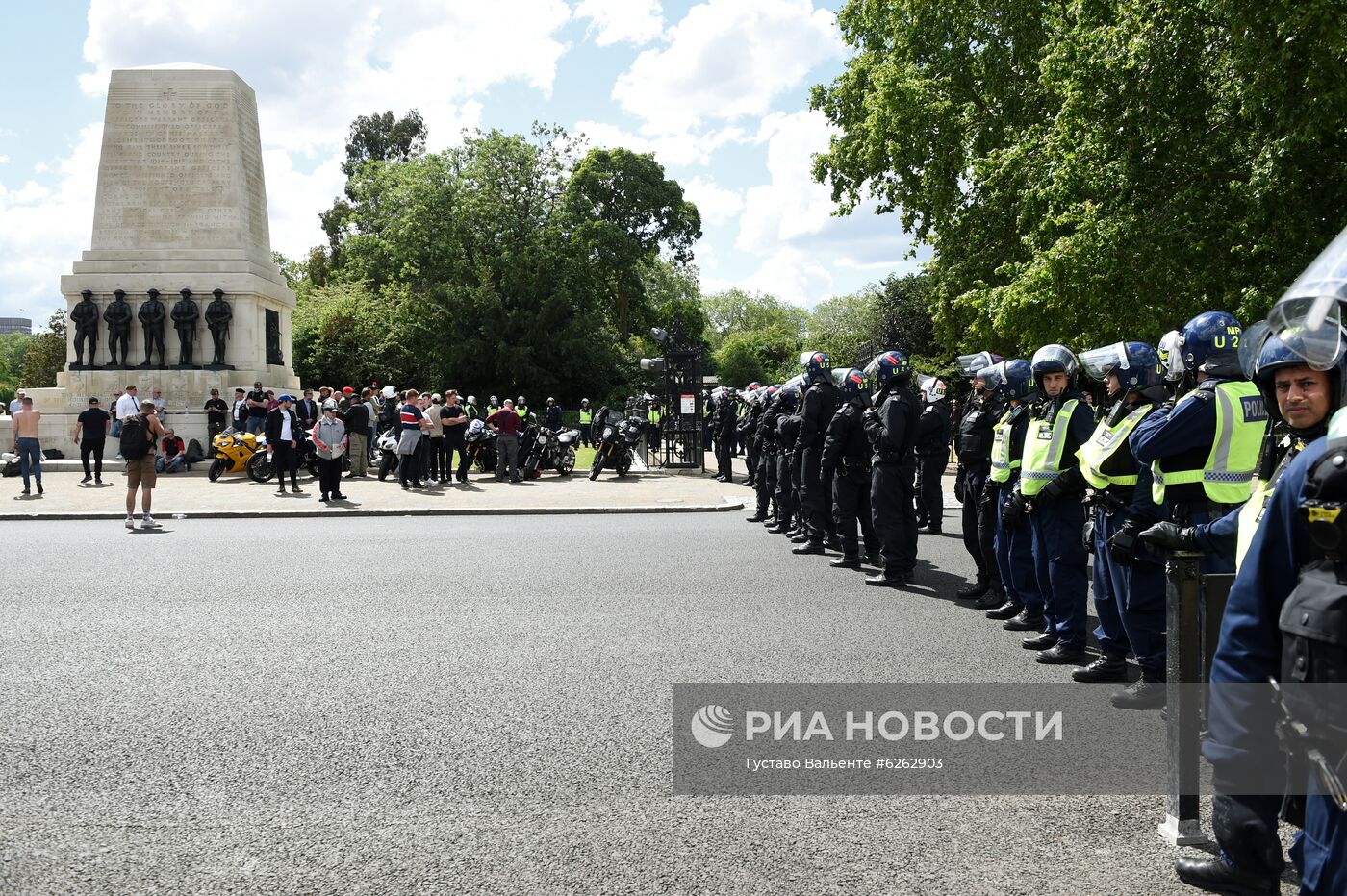 Протесты против полицейского произвола в Великобритании