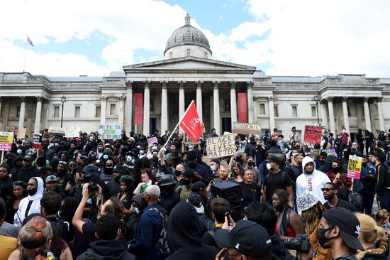 Протесты против полицейского произвола в Великобритании