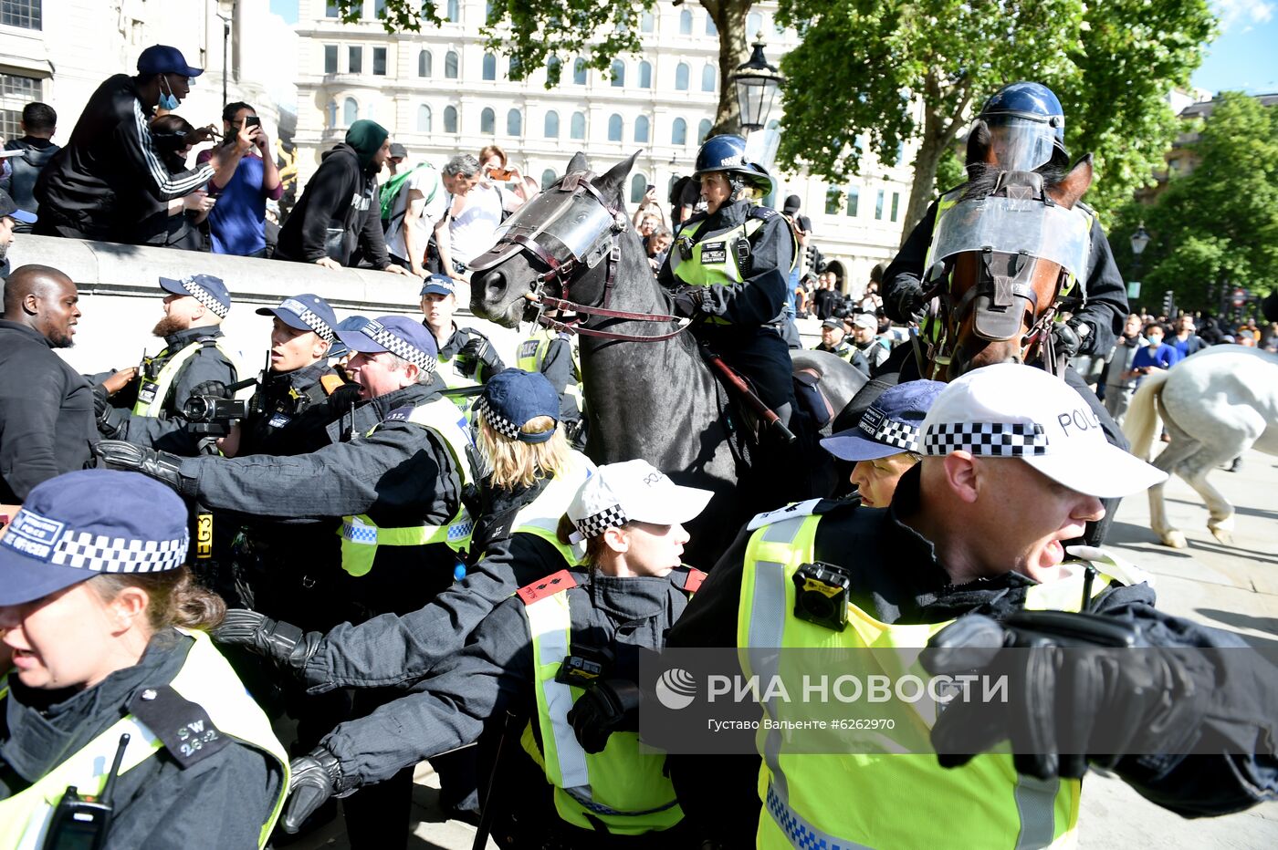 Протесты против полицейского произвола в Великобритании