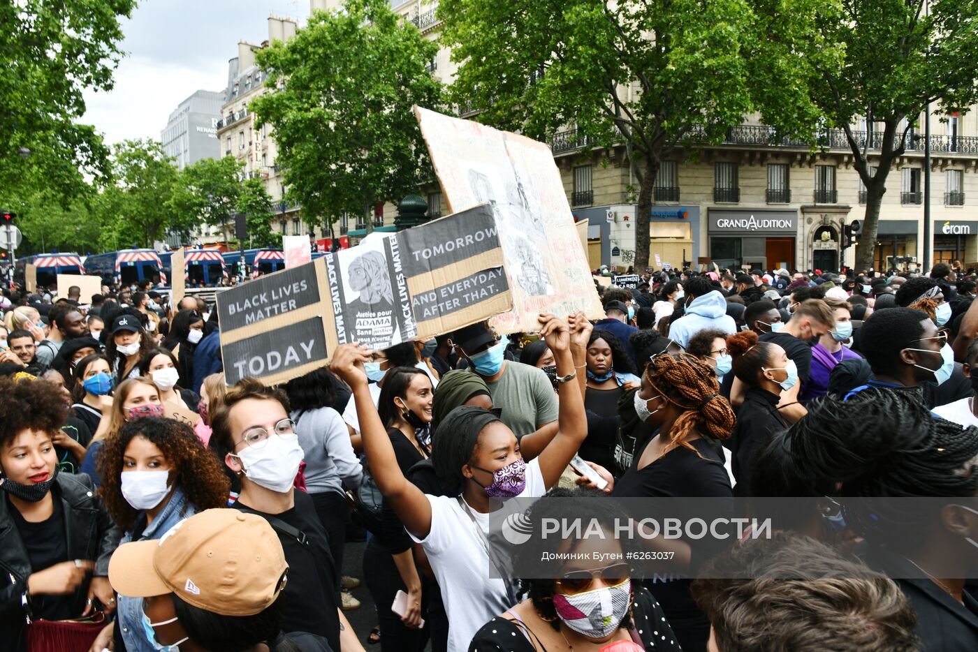 Протесты против действий полиции в отношении темнокожих во Франции