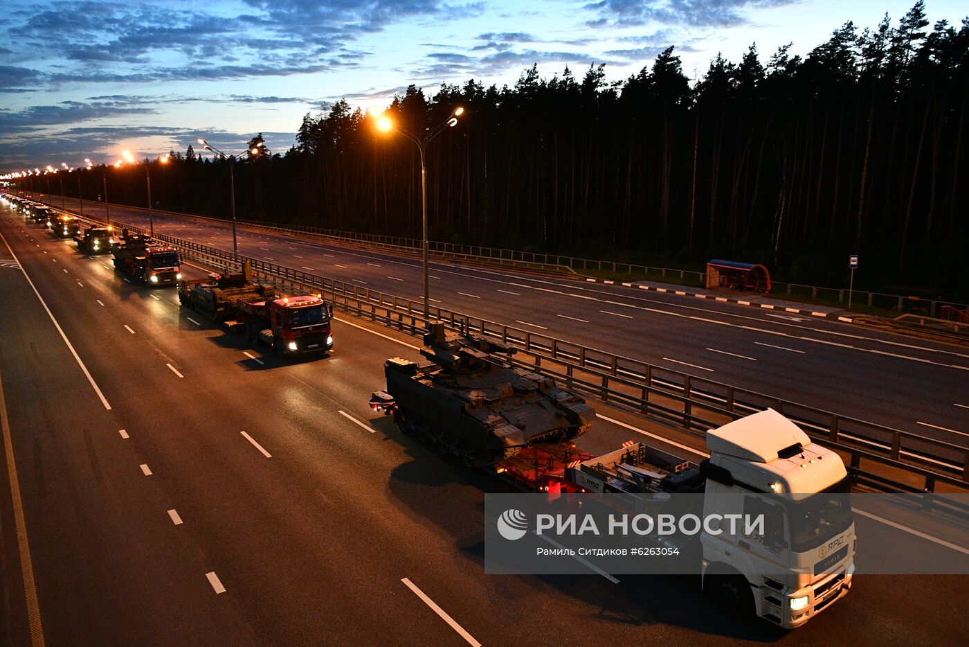 Передислокация военной техники в Москву для участия в параде Победы