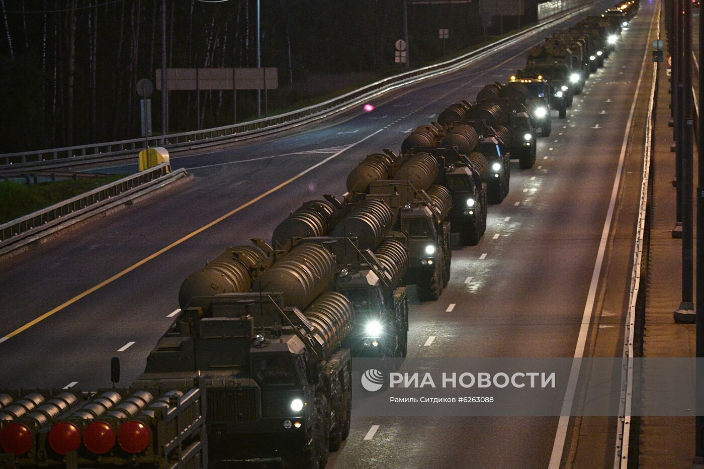 Передислокация военной техники в Москву для участия в параде Победы