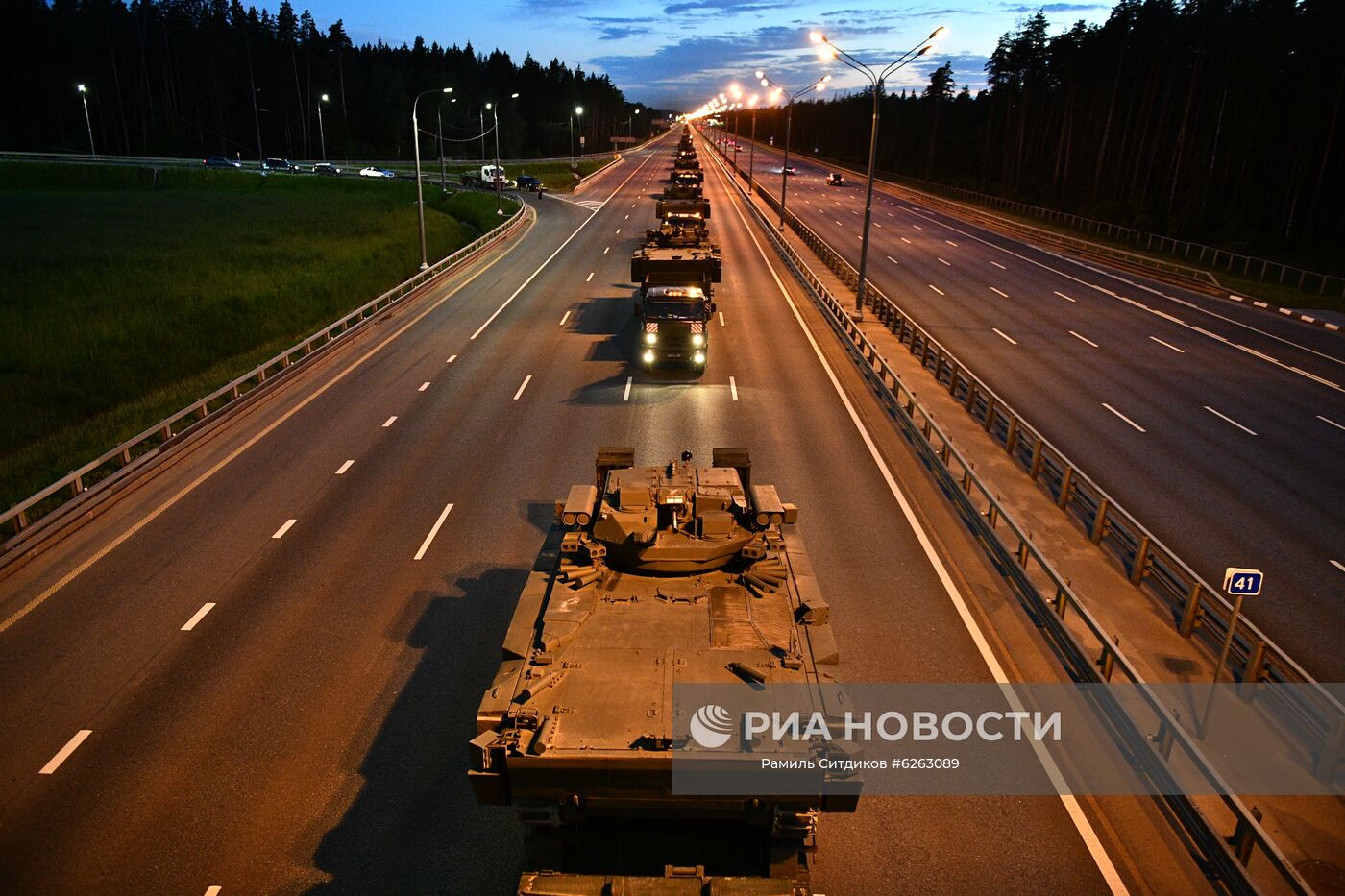 Передислокация военной техники в Москву для участия в параде Победы