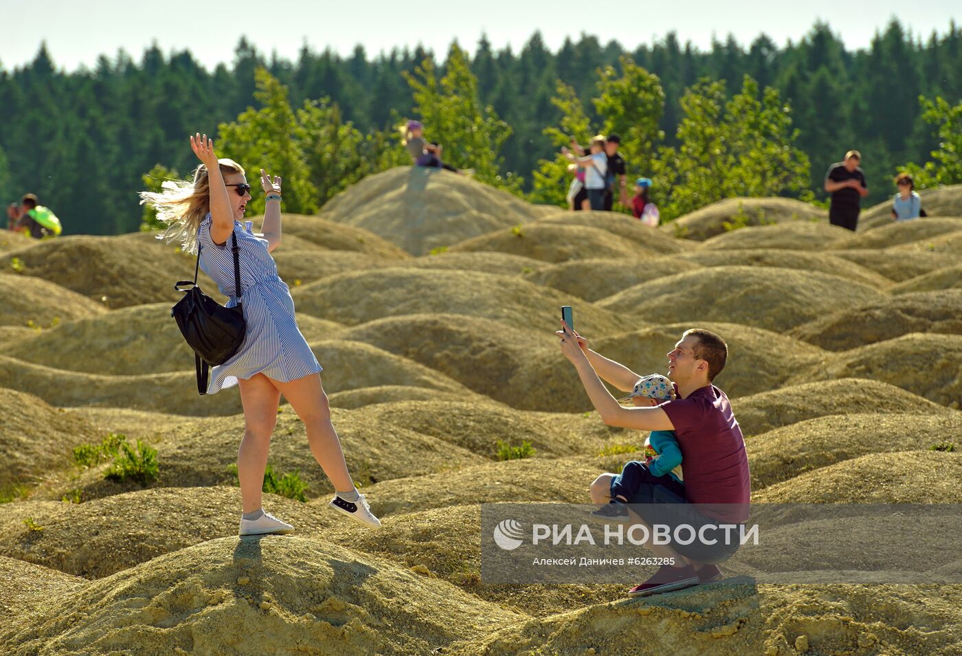 Отдых жителей Петербурга и области на Борницком карьере