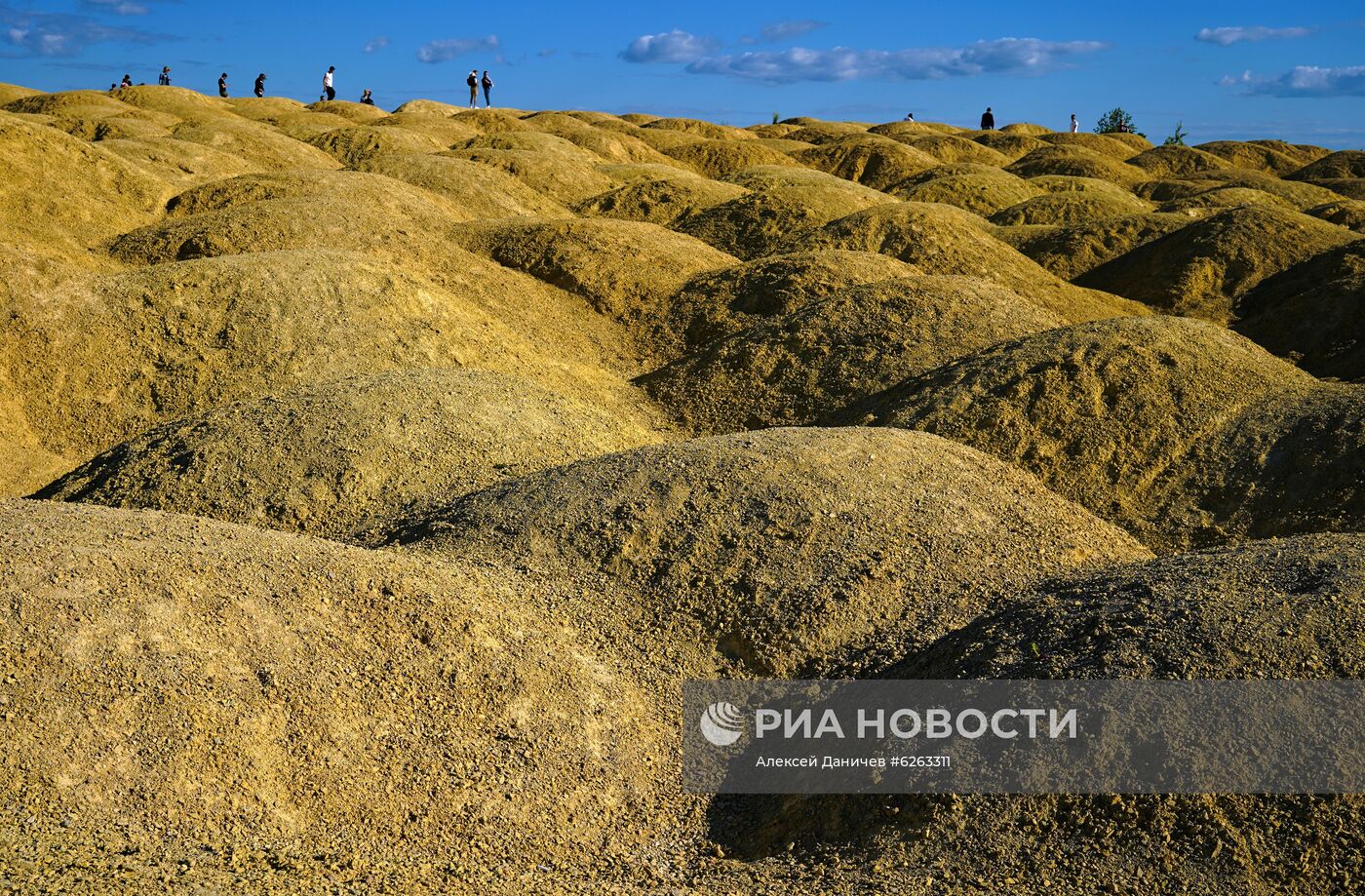 Отдых жителей Петербурга и области на Борницком карьере